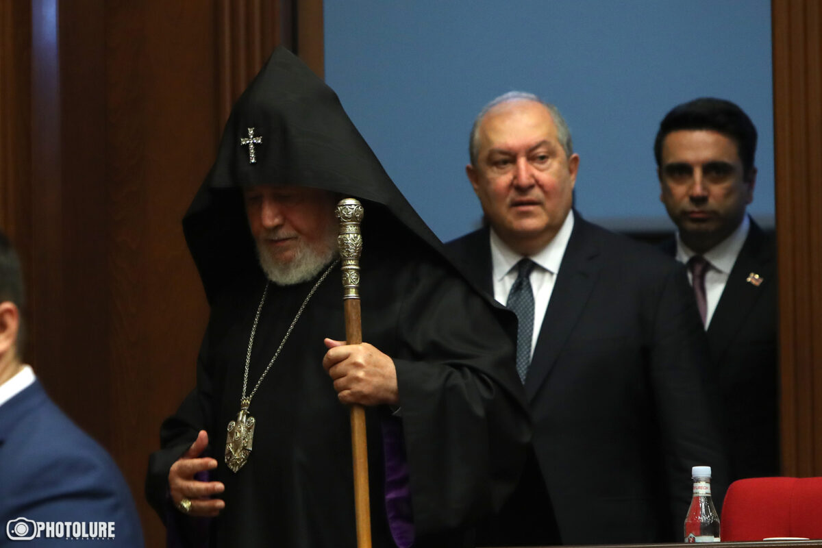 Paşinyan resmi olarak başbakan